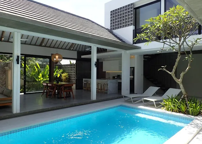 Hujan Seminyak